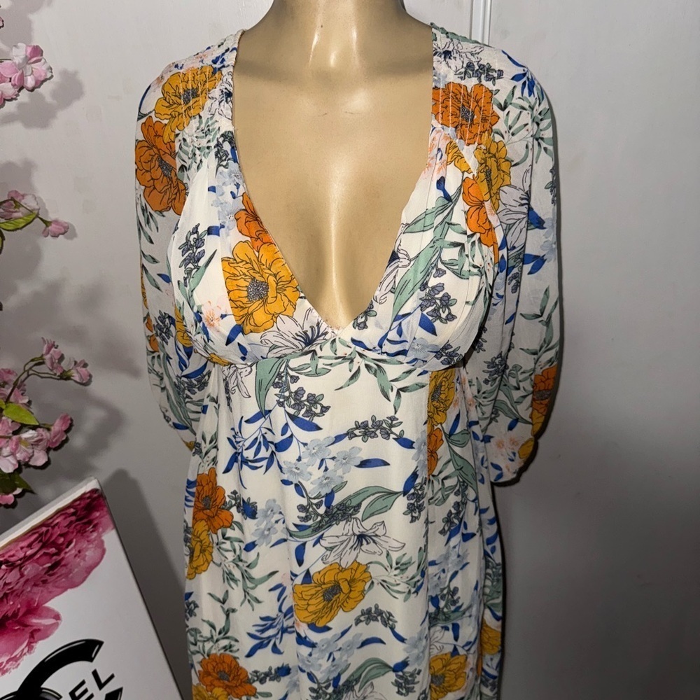 Dress size small - Picture 2 of 8